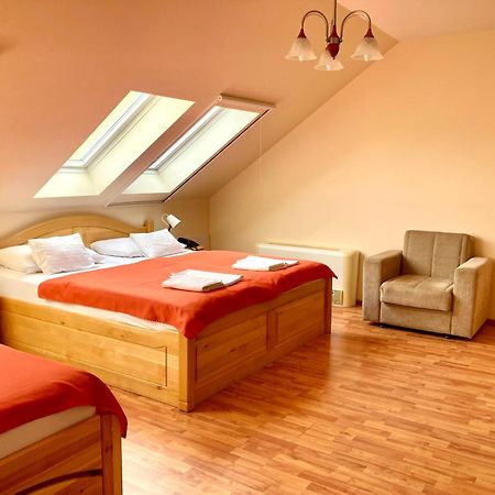Hét Vezér Apartmanhotel Komárom Extérieur photo