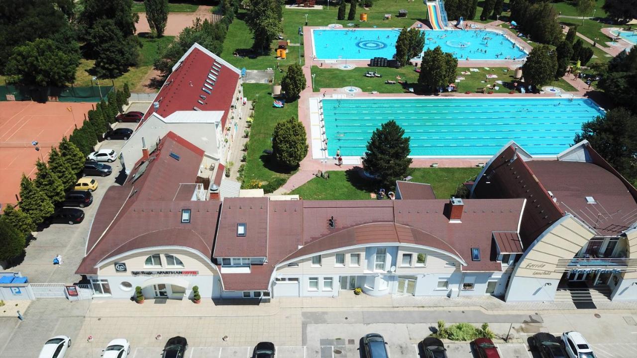 Hét Vezér Apartmanhotel Komárom Extérieur photo