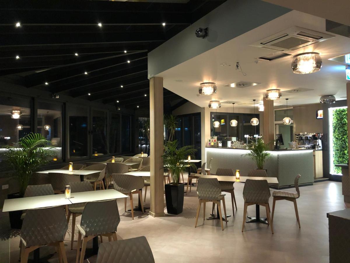 Hét Vezér Apartmanhotel Komárom Extérieur photo