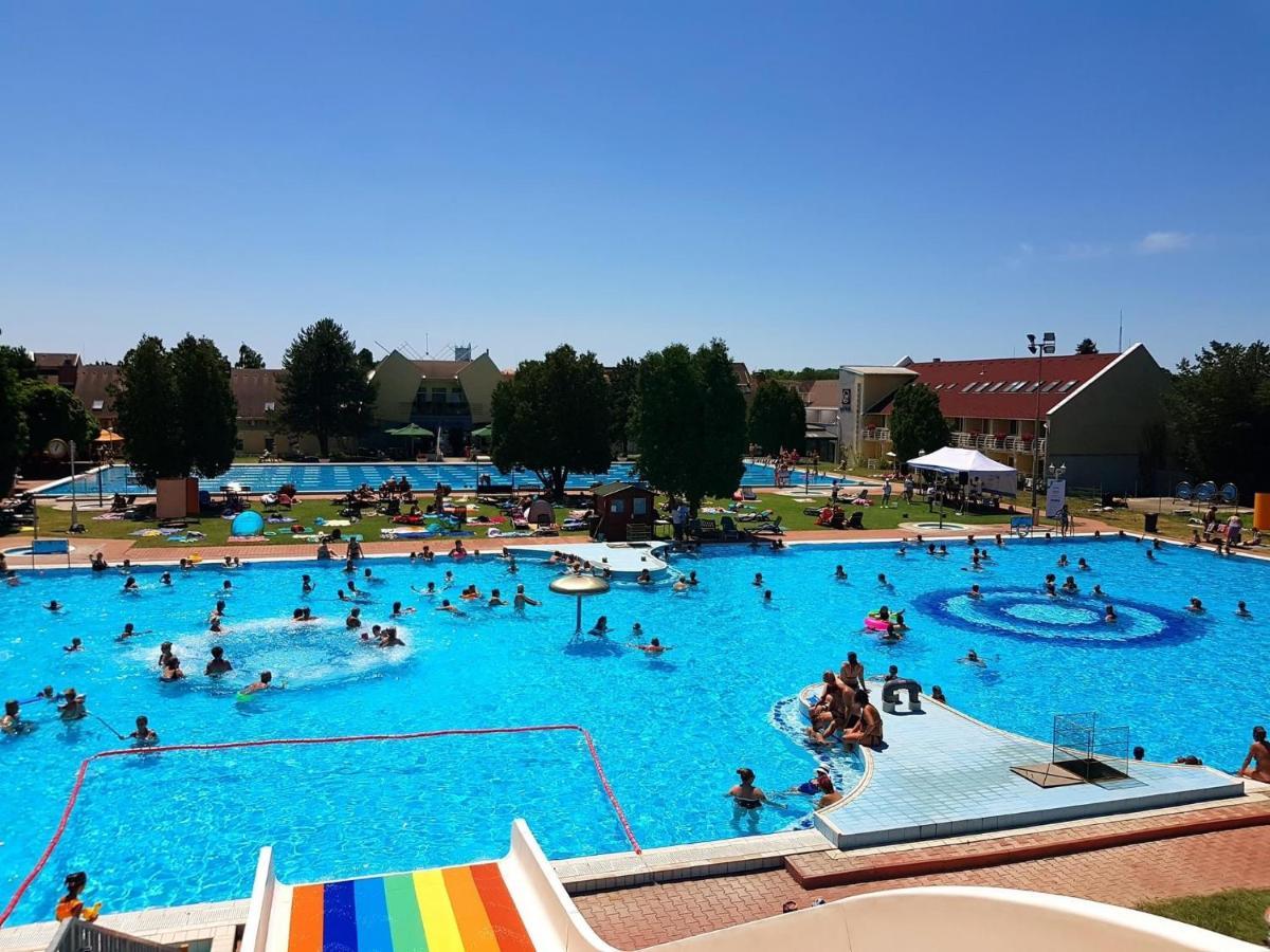 Hét Vezér Apartmanhotel Komárom Extérieur photo