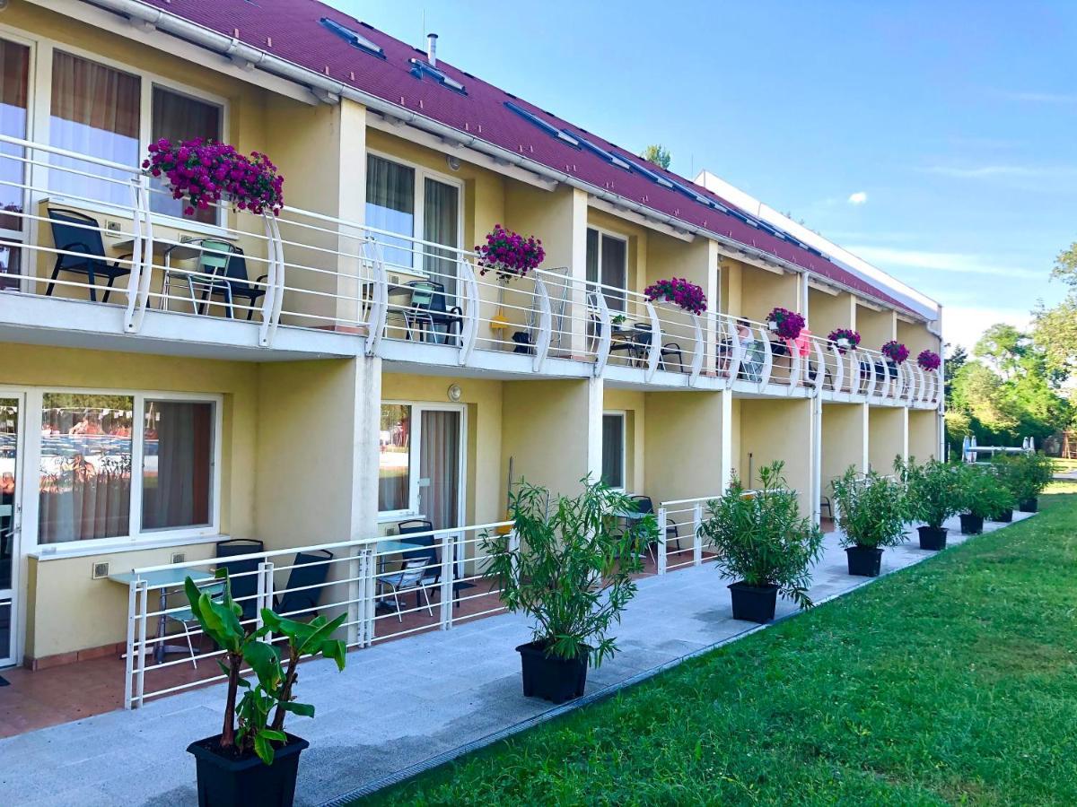 Hét Vezér Apartmanhotel Komárom Extérieur photo