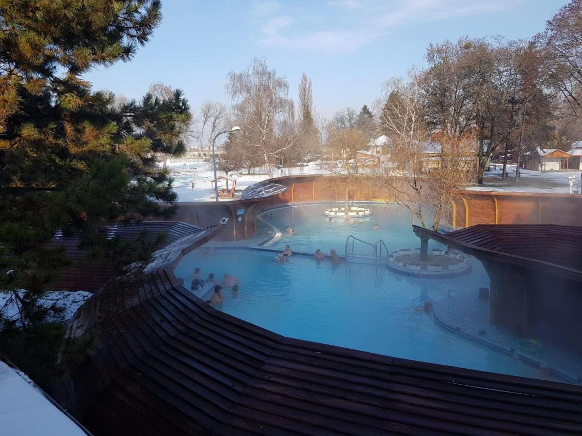 Hét Vezér Apartmanhotel Komárom Extérieur photo