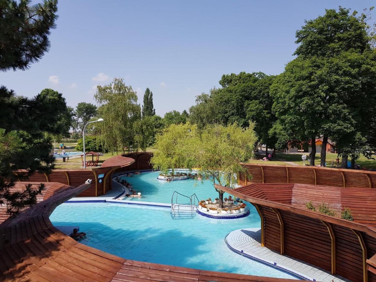 Hét Vezér Apartmanhotel Komárom Extérieur photo