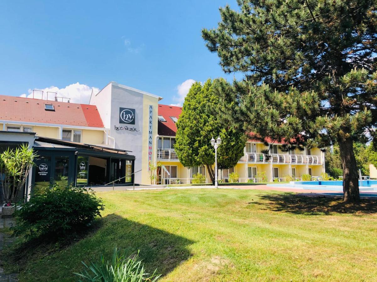 Hét Vezér Apartmanhotel Komárom Extérieur photo