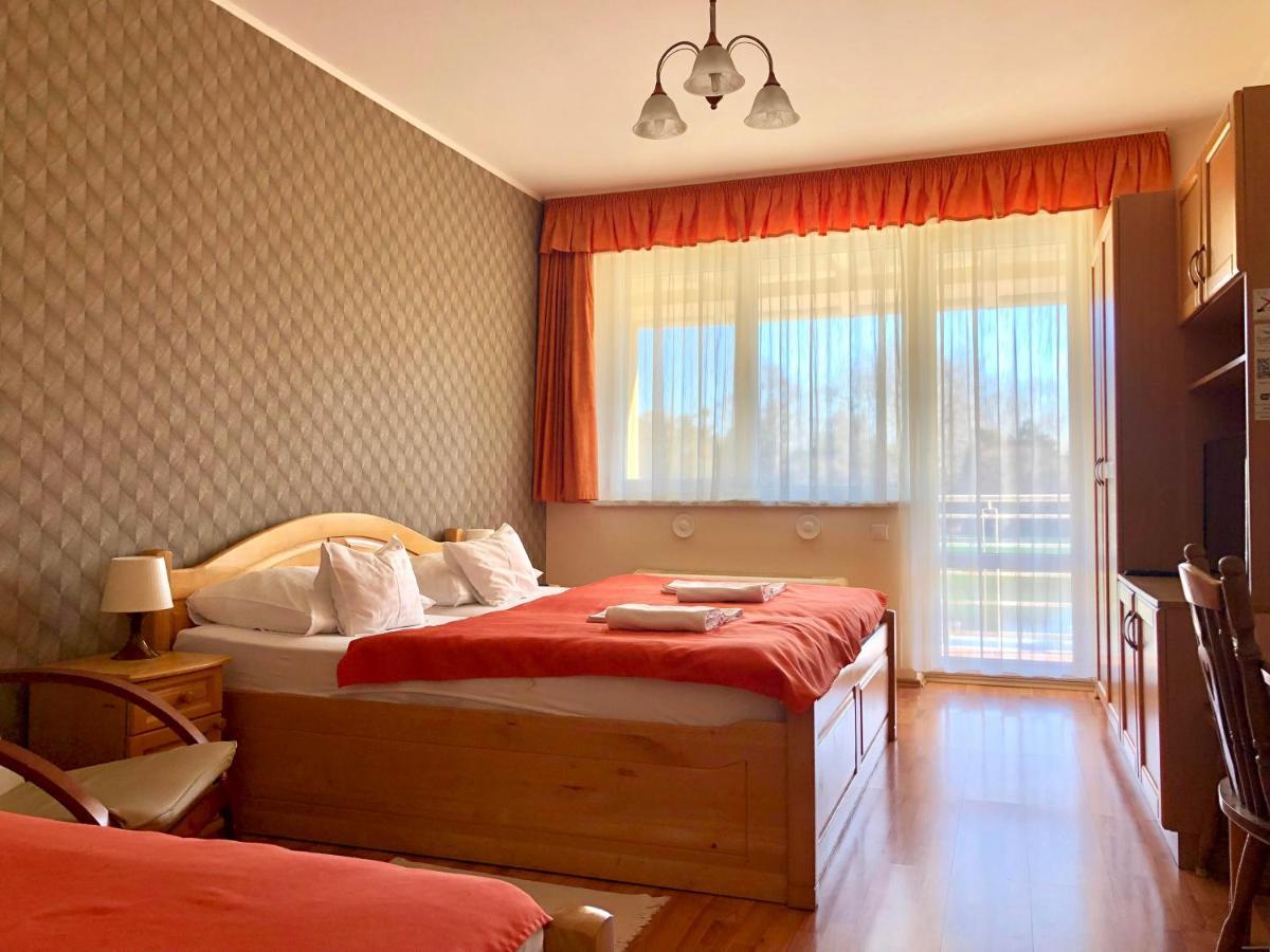 Hét Vezér Apartmanhotel Komárom Extérieur photo