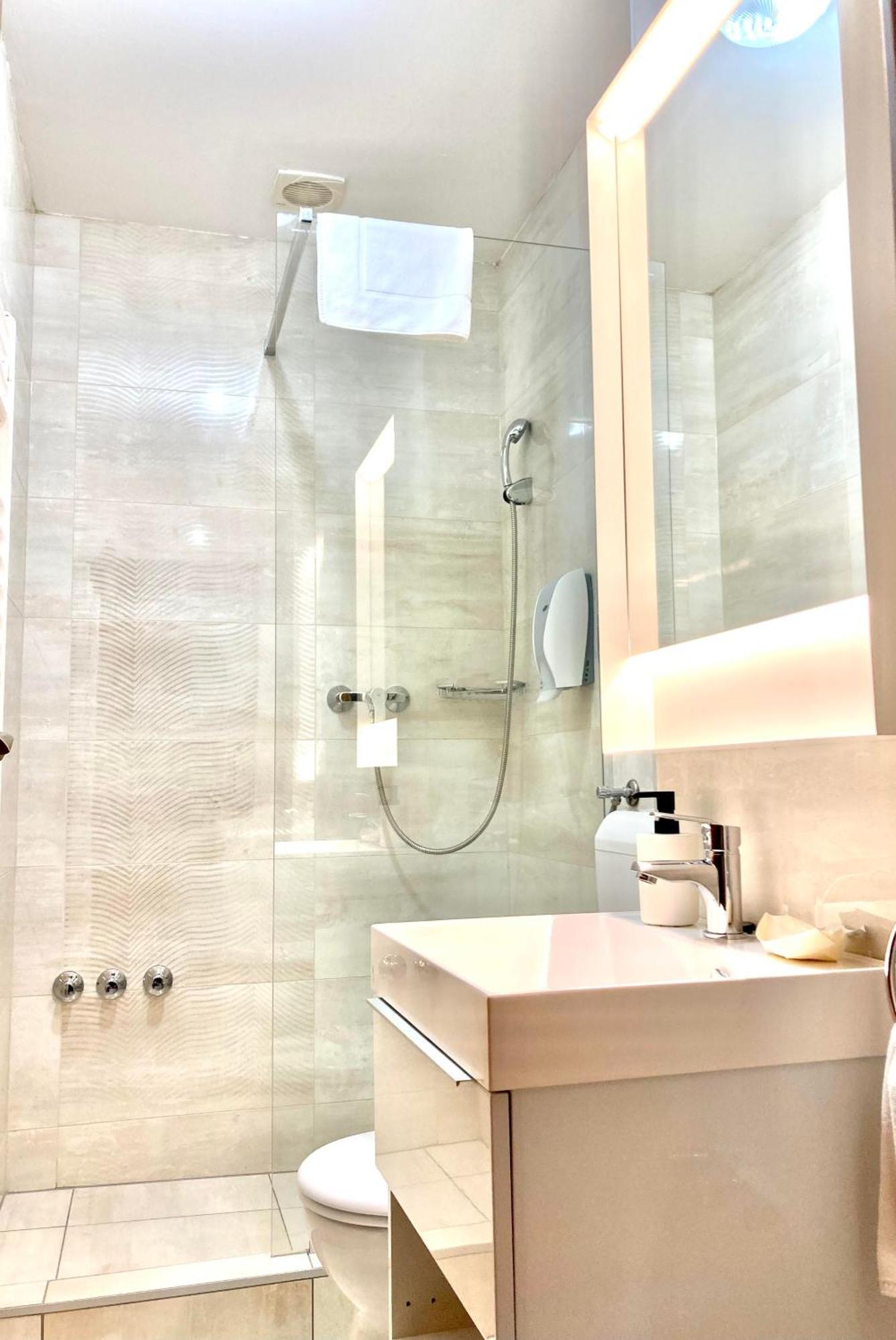 Hét Vezér Apartmanhotel Komárom Extérieur photo