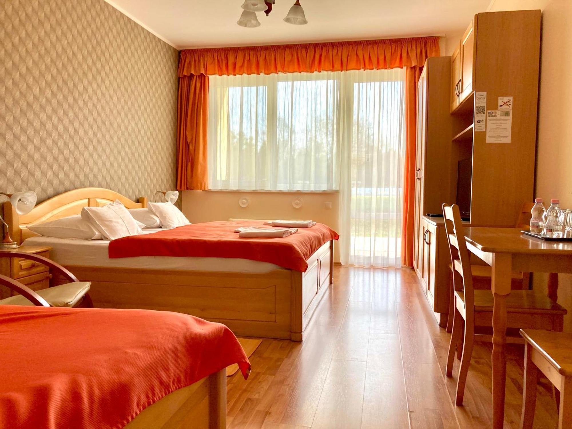 Hét Vezér Apartmanhotel Komárom Extérieur photo