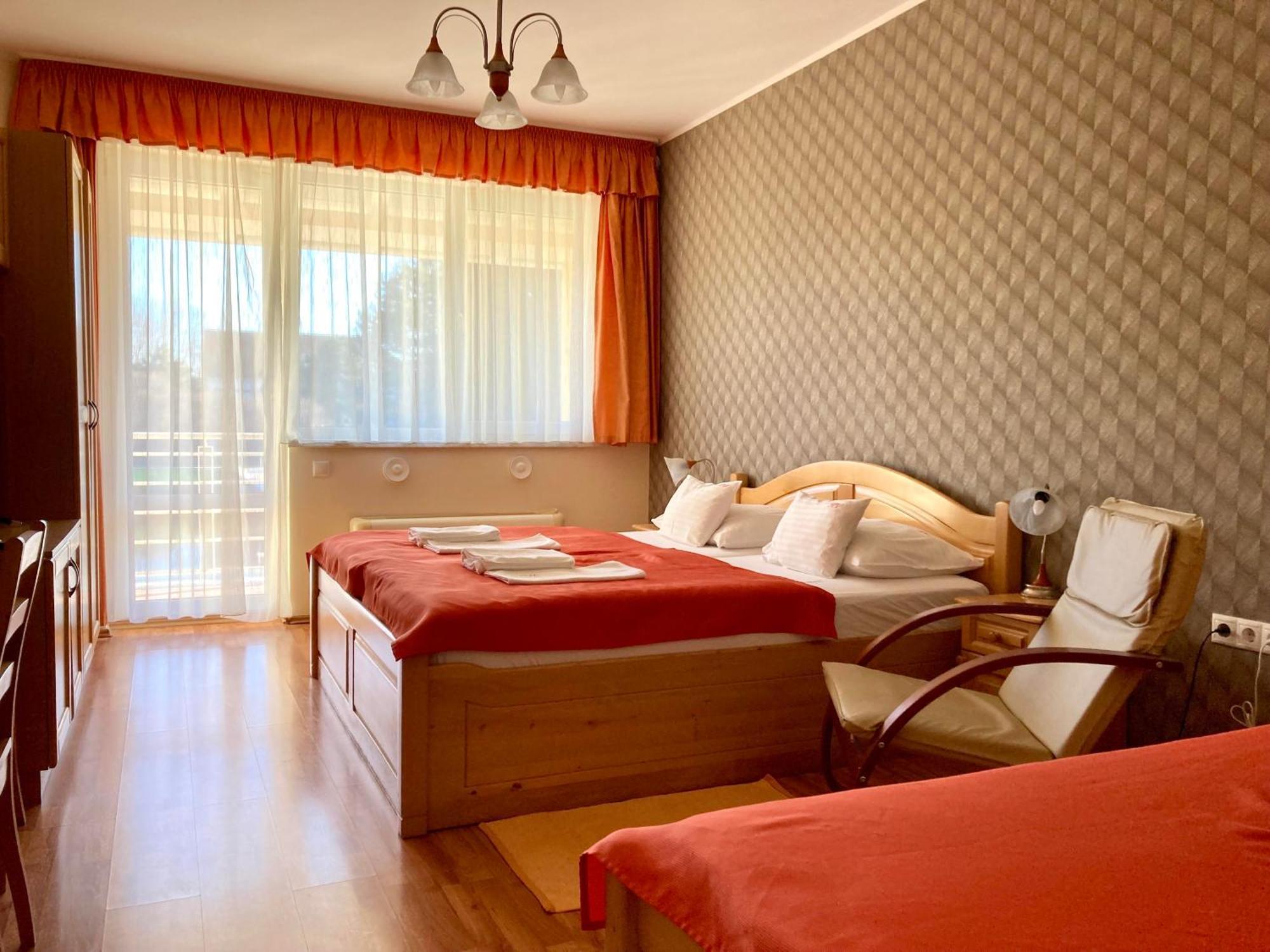 Hét Vezér Apartmanhotel Komárom Extérieur photo