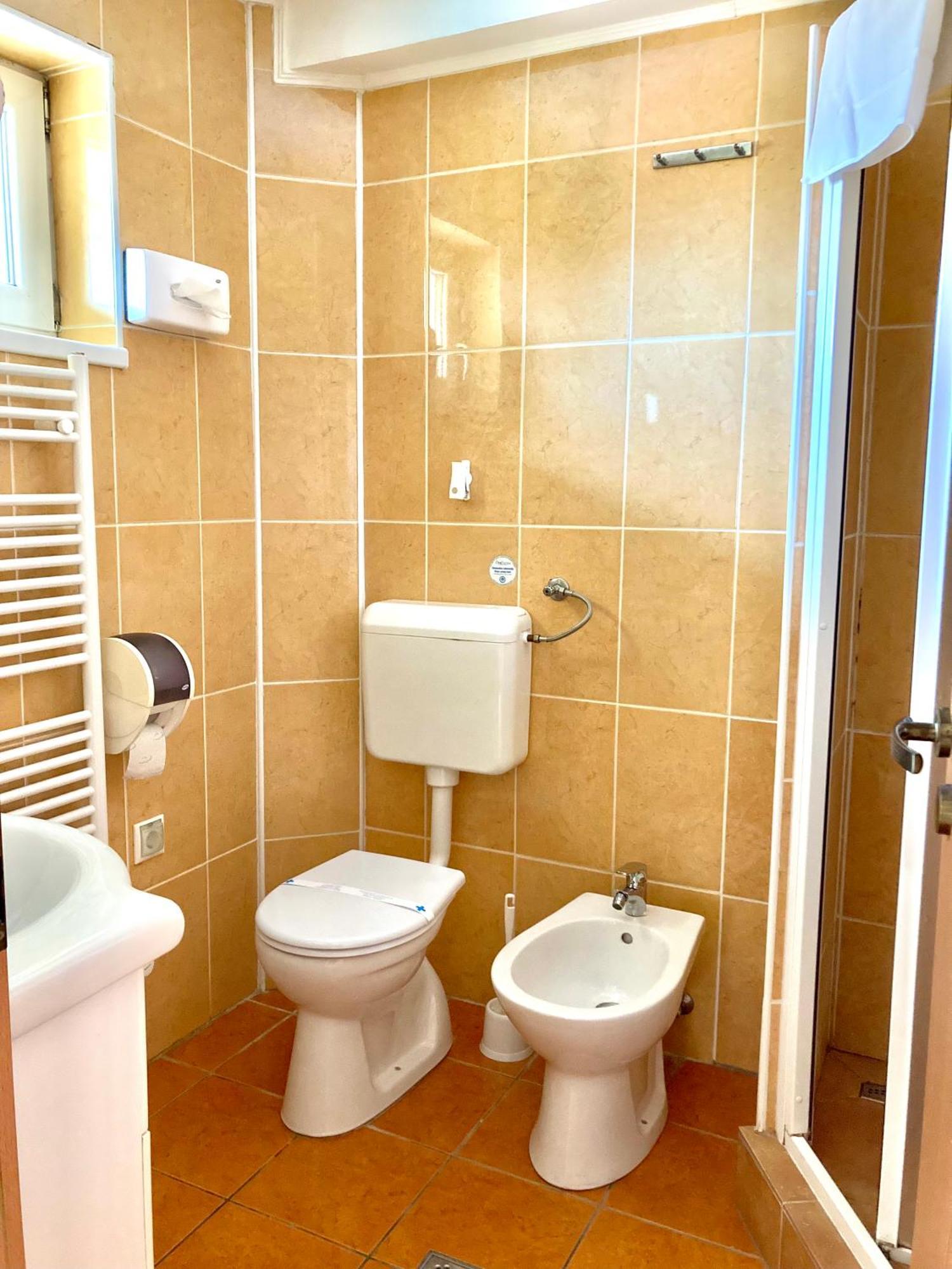 Hét Vezér Apartmanhotel Komárom Extérieur photo