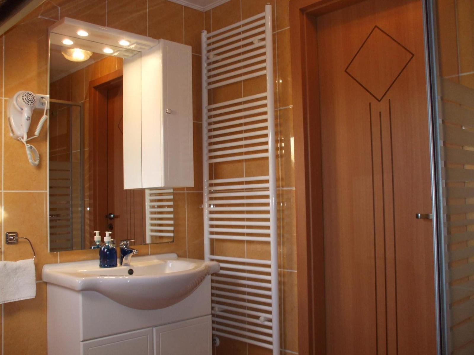 Hét Vezér Apartmanhotel Komárom Extérieur photo