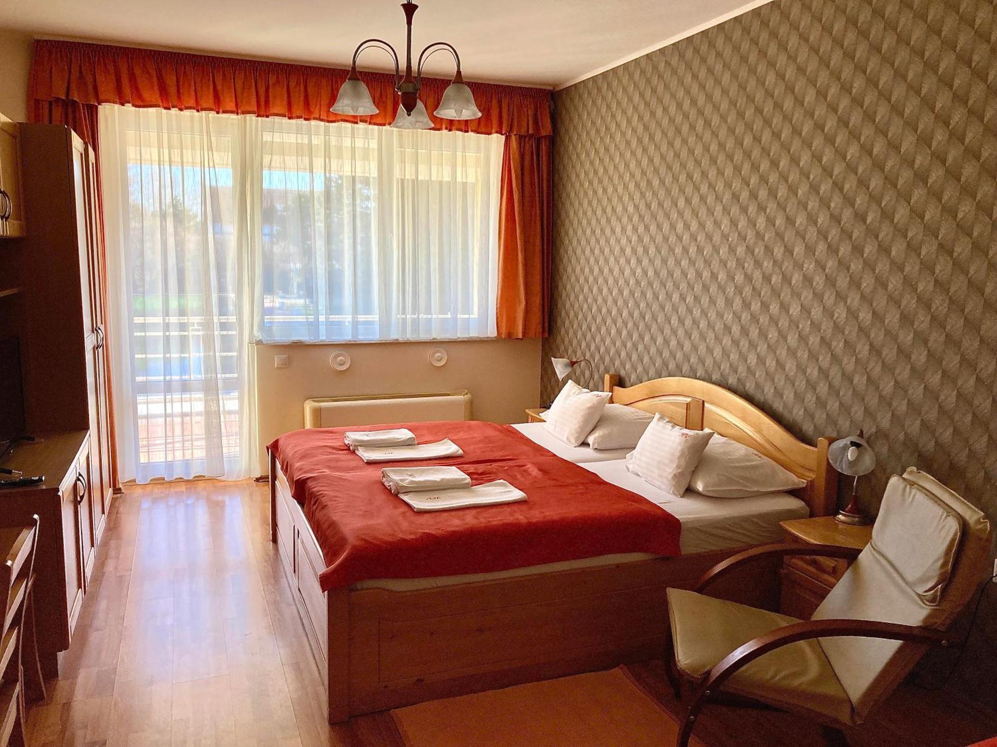 Hét Vezér Apartmanhotel Komárom Extérieur photo
