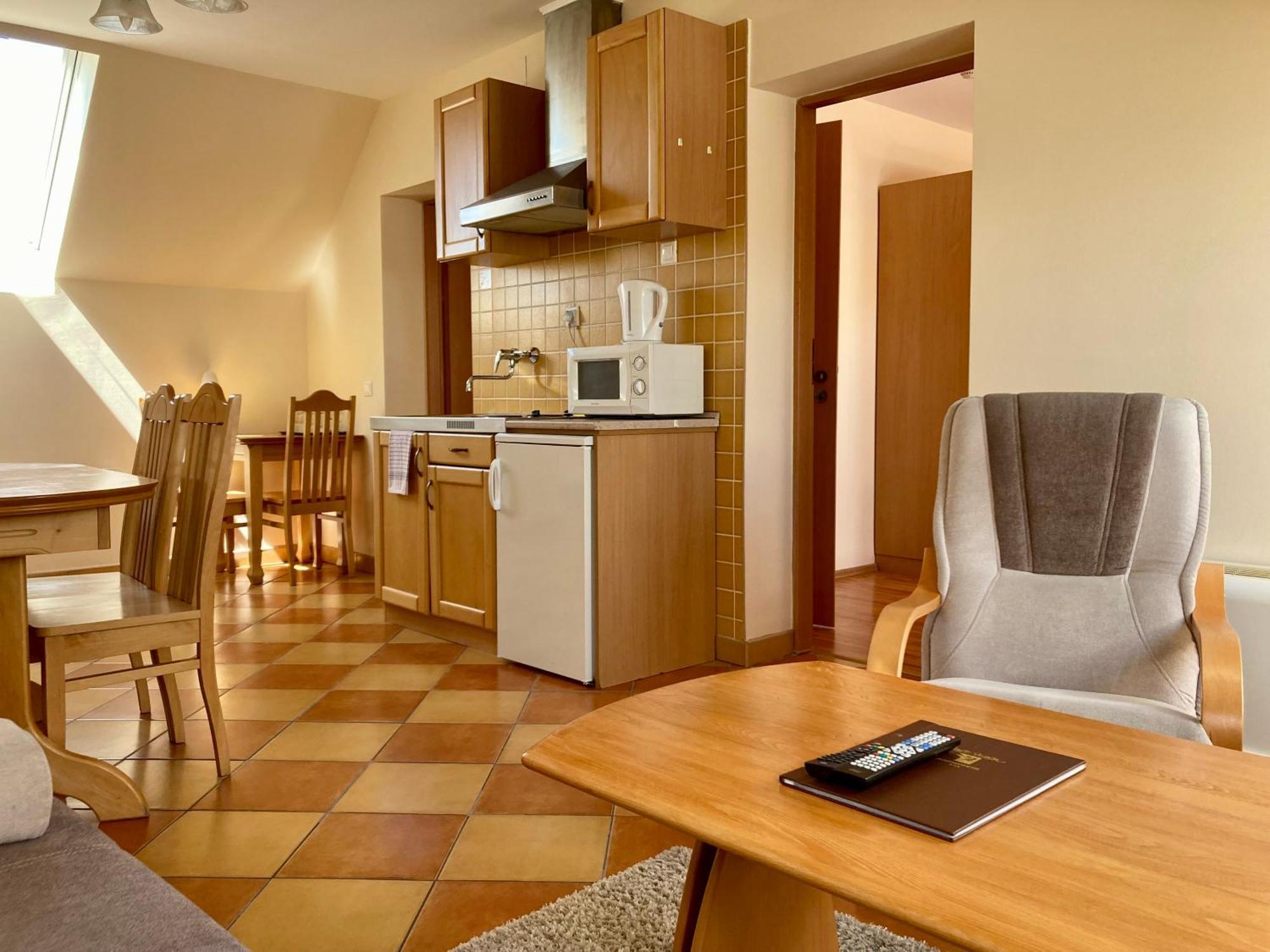 Hét Vezér Apartmanhotel Komárom Extérieur photo