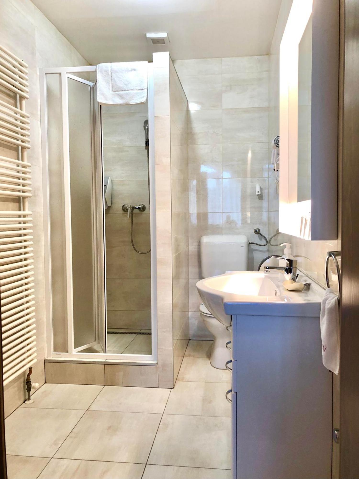 Hét Vezér Apartmanhotel Komárom Extérieur photo
