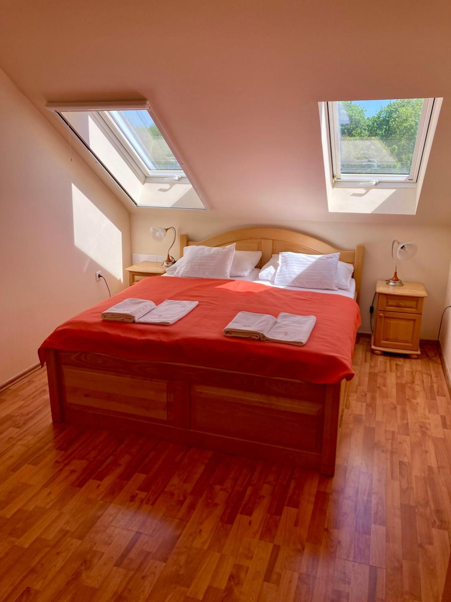 Hét Vezér Apartmanhotel Komárom Chambre photo