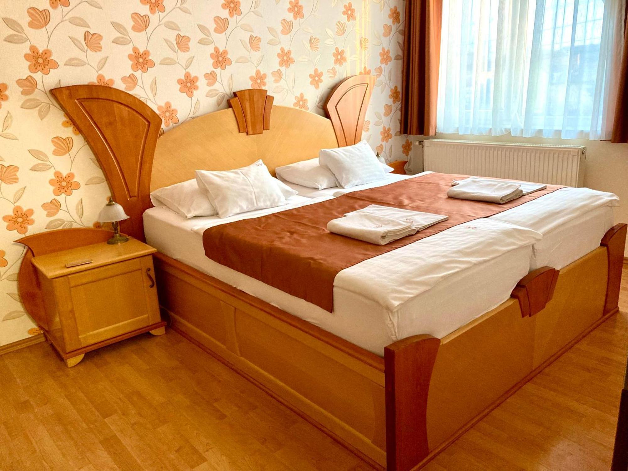 Hét Vezér Apartmanhotel Komárom Extérieur photo